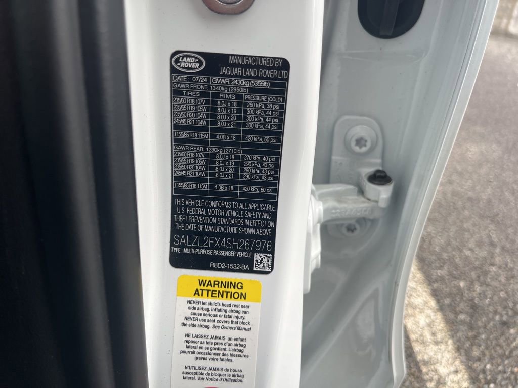 Certified 2025 Land Rover Range Rover Evoque Dynamic SE AWD/4WD image 27