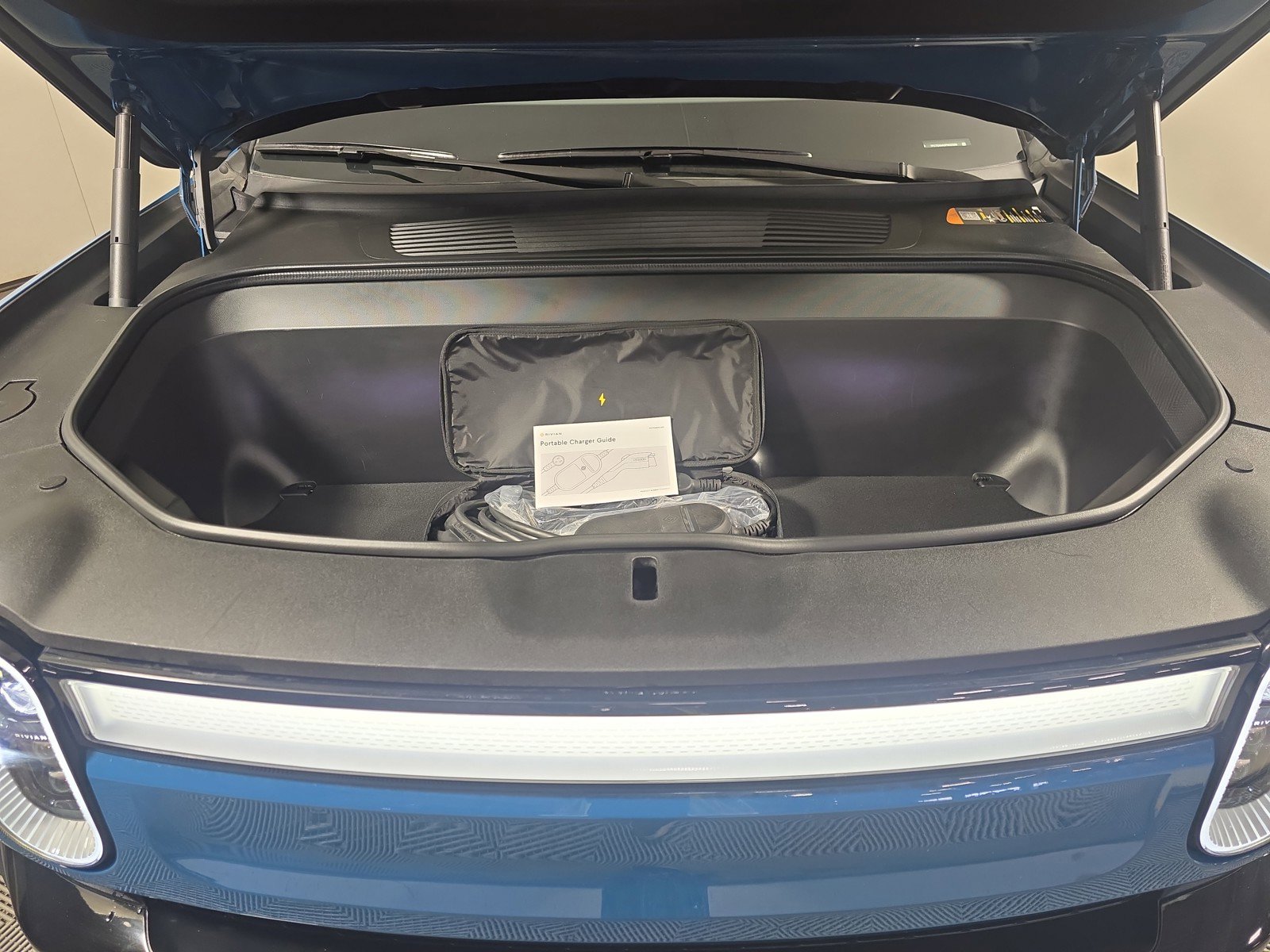 Used 2023 Rivian R1T Adventure image 14