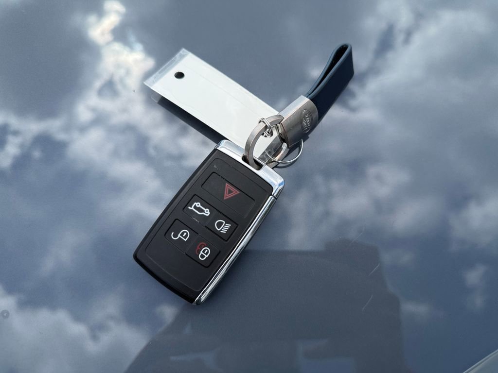 Used 2022 Land Rover Range Rover Evoque S image 32