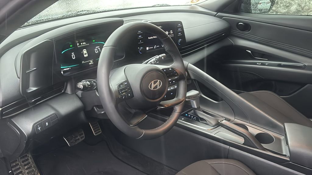 Used 2025 Hyundai Elantra Sport image 26