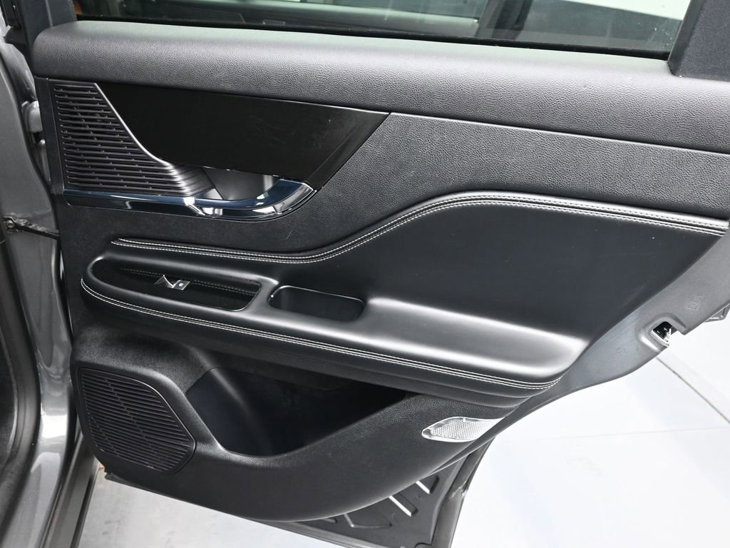 Used 2022 Lincoln Corsair Reserve w/ Elements Package image 11