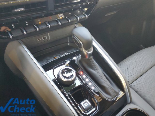 Used 2026 Chevrolet Colorado ZR2 w/ Technology Package AWD/4WD image 22