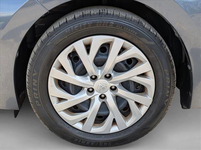 Used 2018 Toyota Corolla LE FWD video 3
