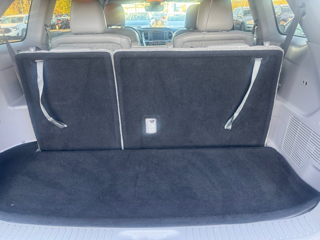 Used 2018 Toyota Highlander SE image 21