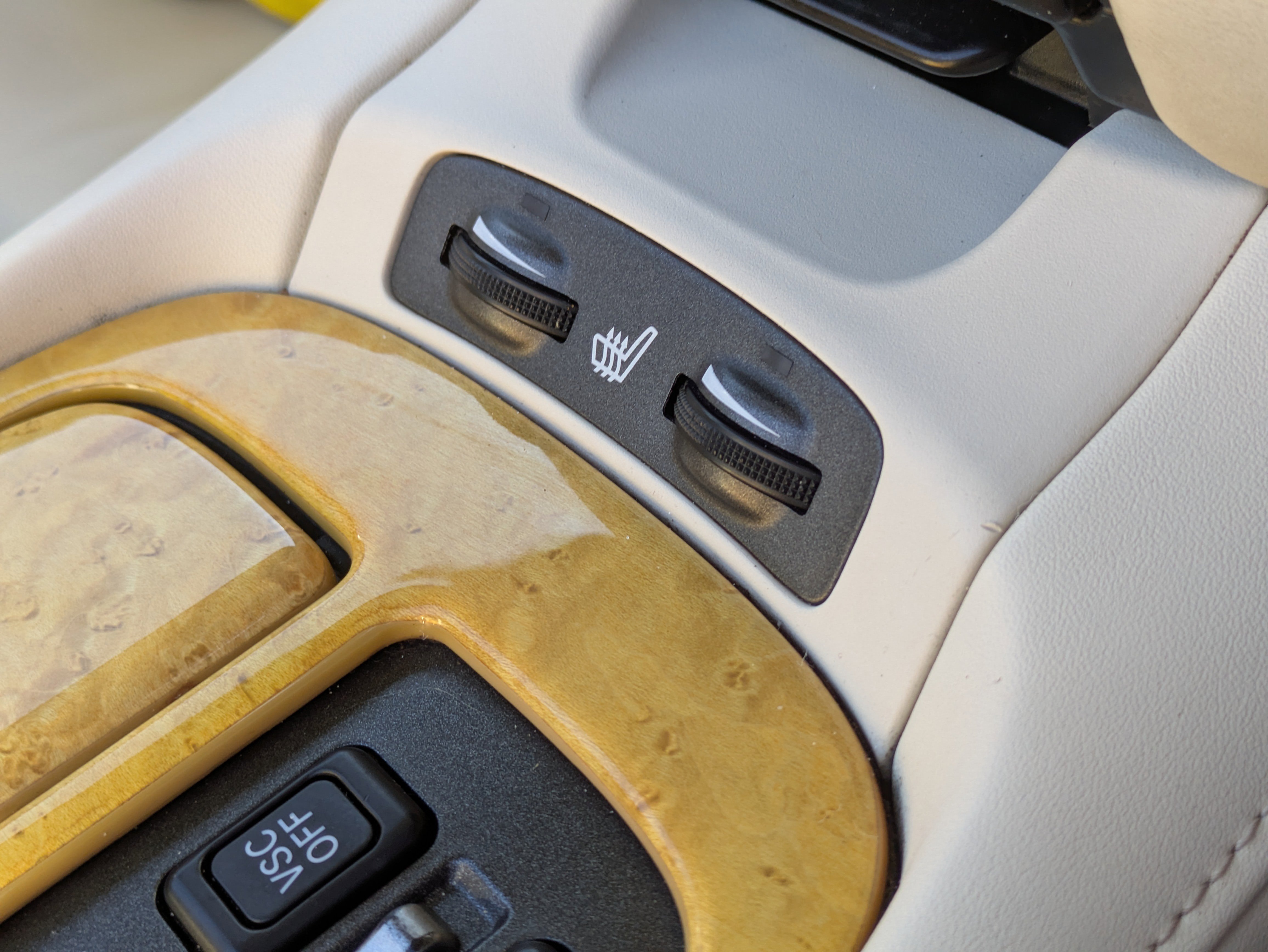 Used 2004 Lexus SC 430 Convertible image 28