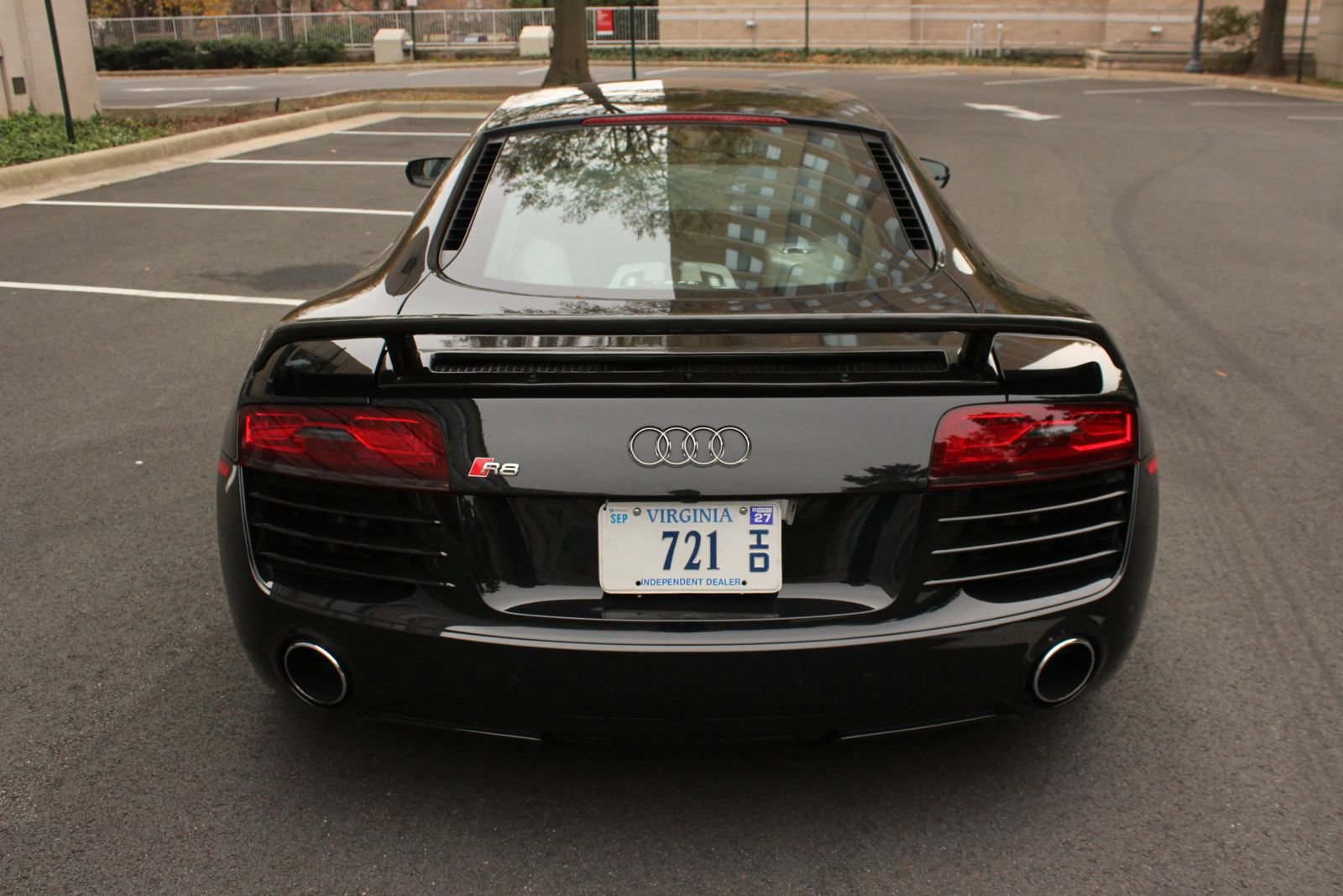 Used 2014 Audi R8 V8 w/ Enhanced Leather Package AWD/4WD image 13