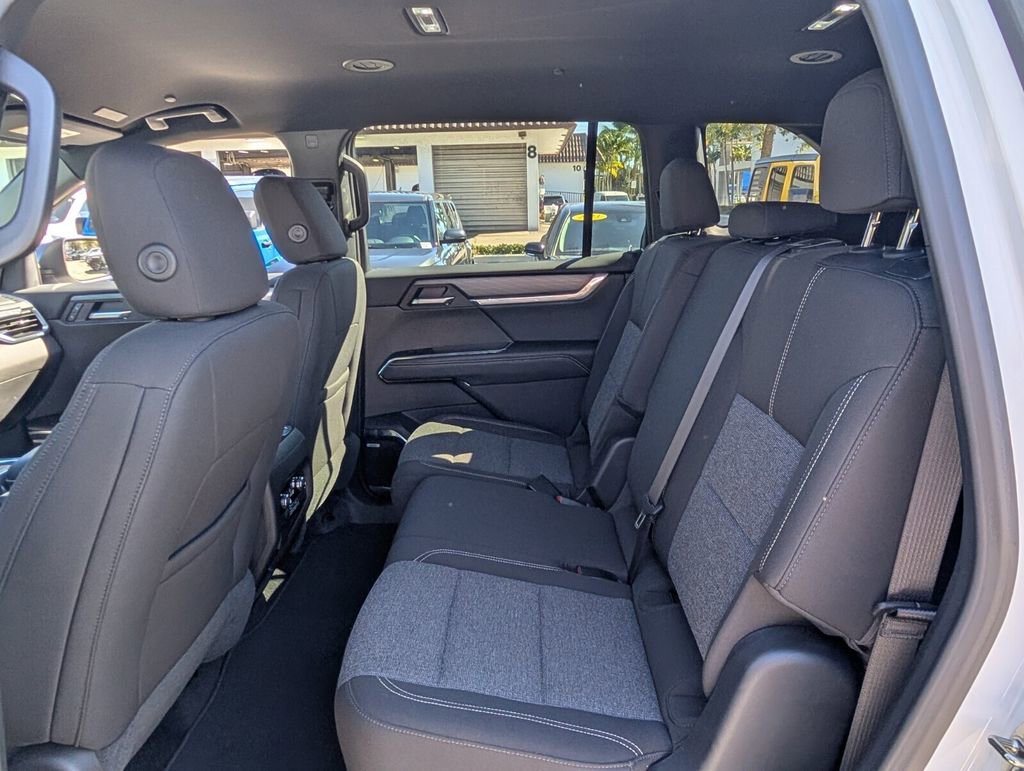 Used 2025 GMC Acadia Elevation image 13