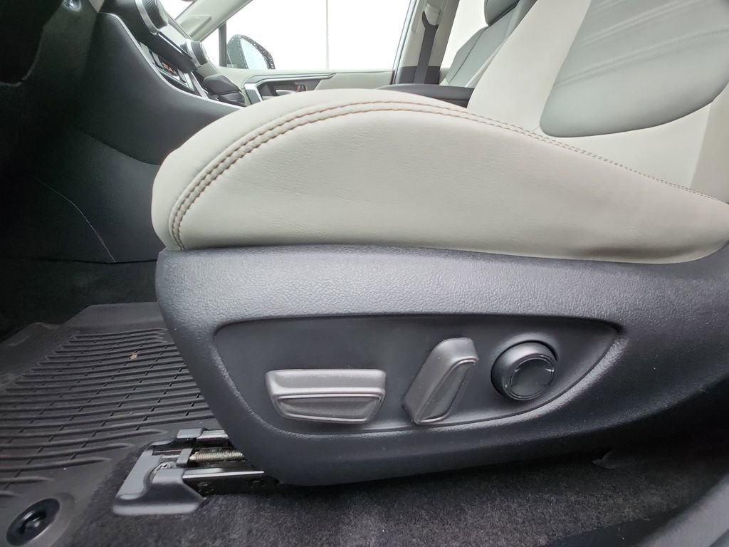Used 2021 Toyota RAV4 Limited image 39