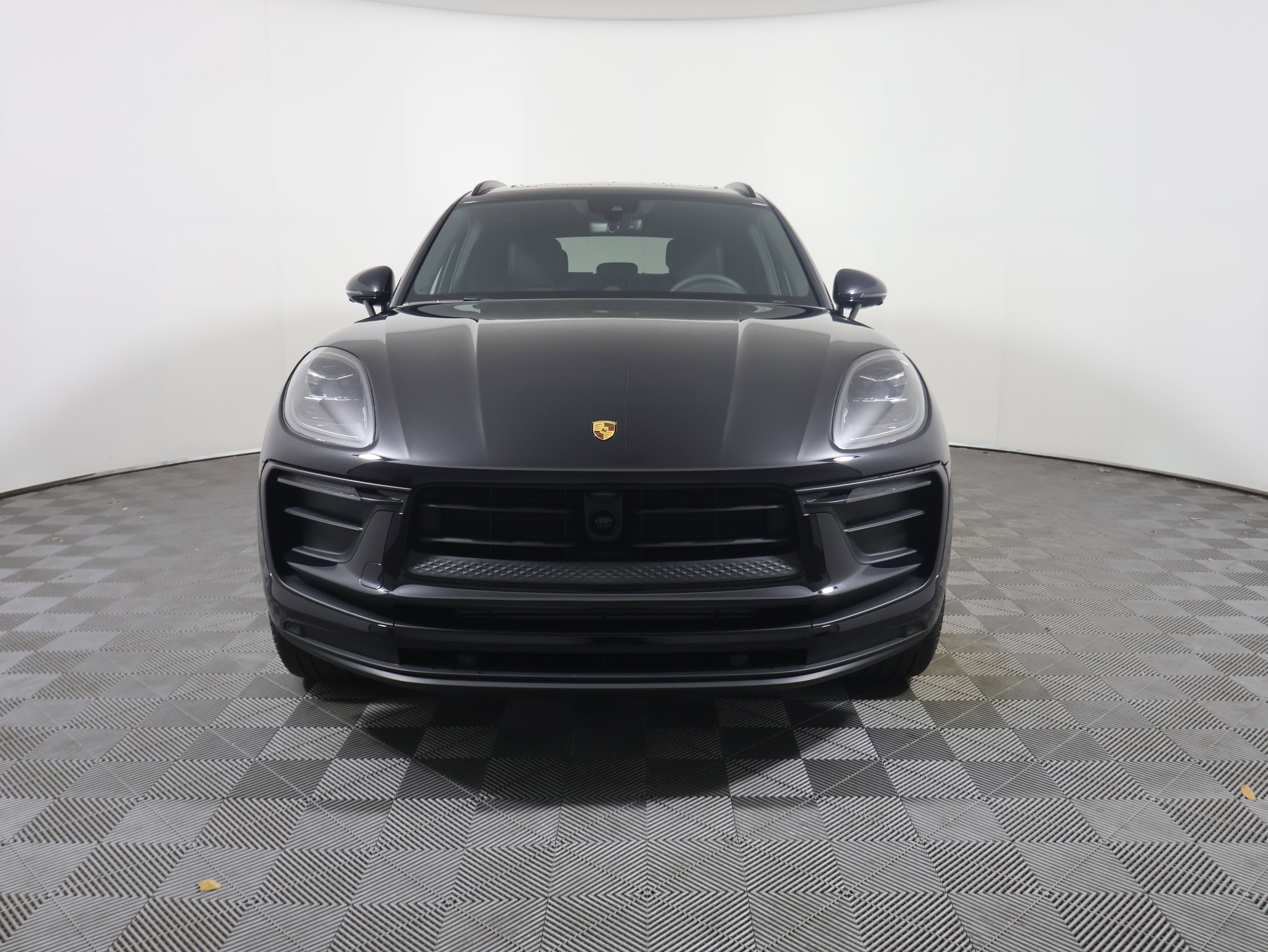 Used 2025 Porsche Macan image 10
