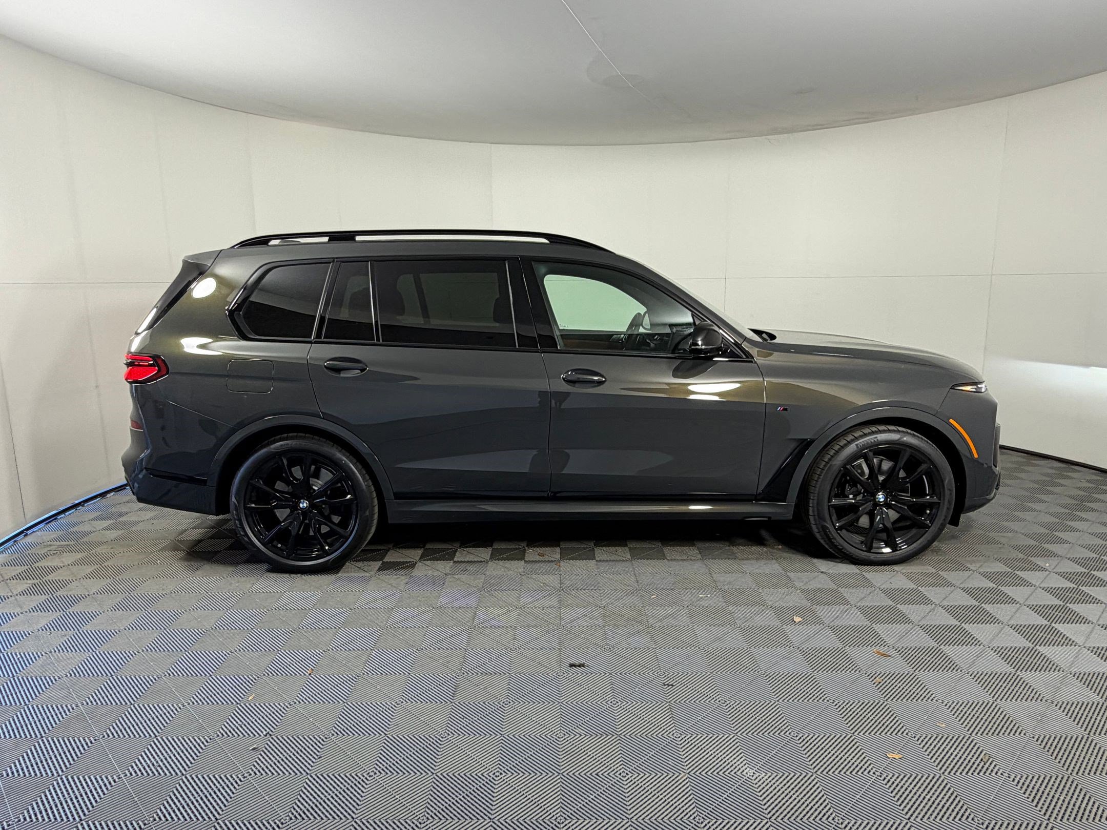 New 2026 BMW X7 M60i image 8