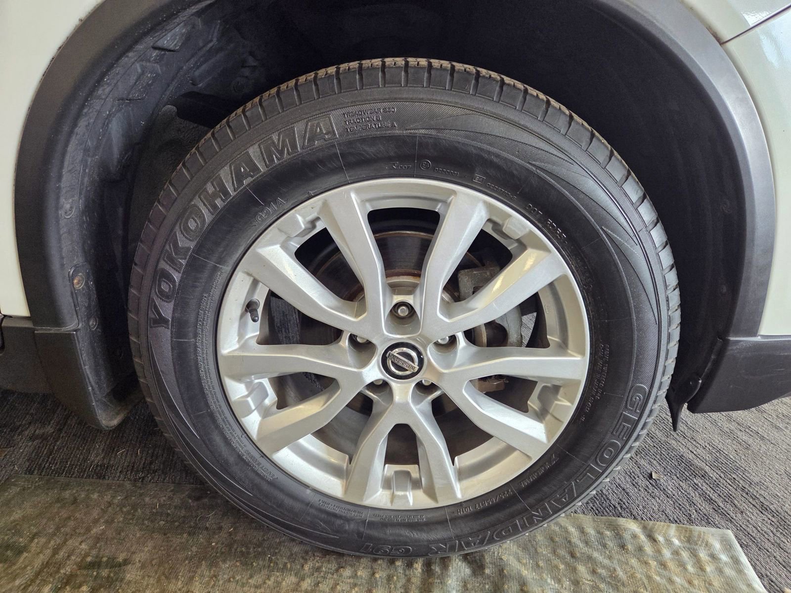 Used 2017 Nissan Rogue SV w/ SV Premium Package image 64