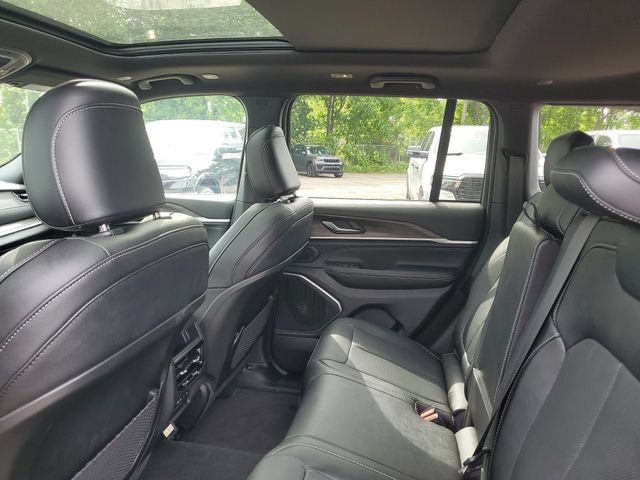New 2026 Jeep Grand Cherokee Limited AWD/4WD image 10