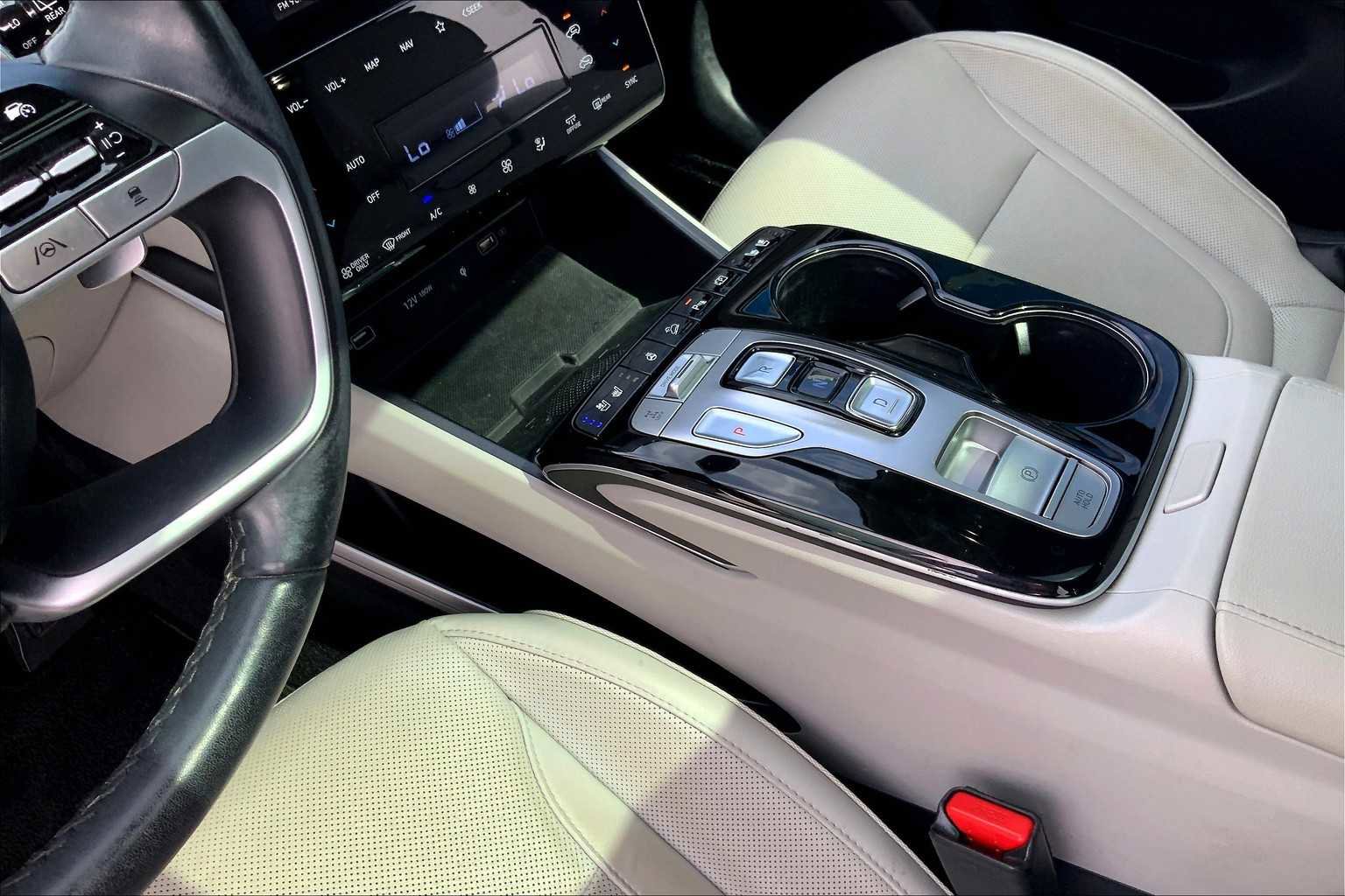 Used 2022 Hyundai Tucson Limited AWD/4WD image 16