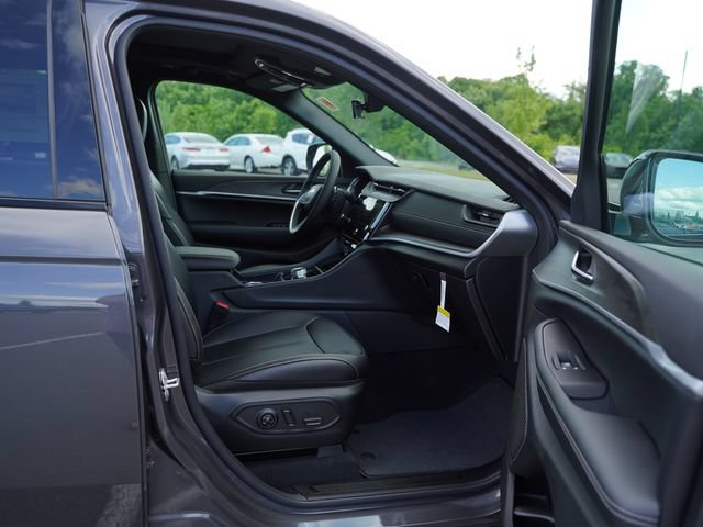 New 2026 Jeep Grand Cherokee L Limited w/ Limited Altitude Package AWD/4WD image 19