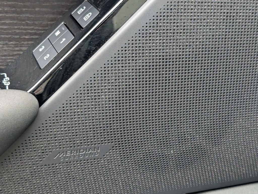 Used 2025 Land Rover Range Rover Velar S image 25