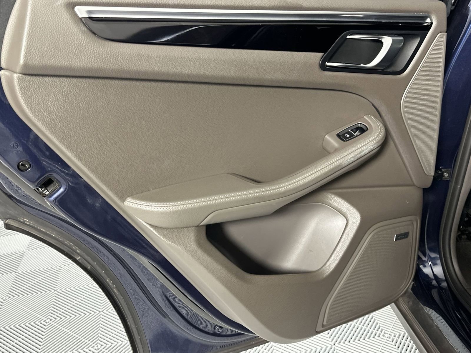 Used 2019 Porsche Macan S image 30