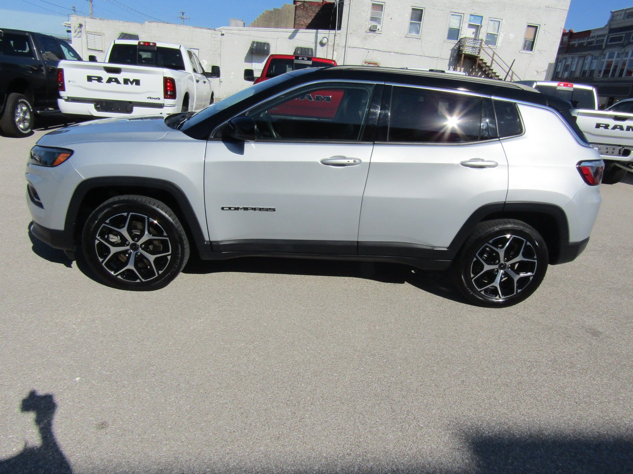 Used 2025 Jeep Compass Limited AWD/4WD image 6