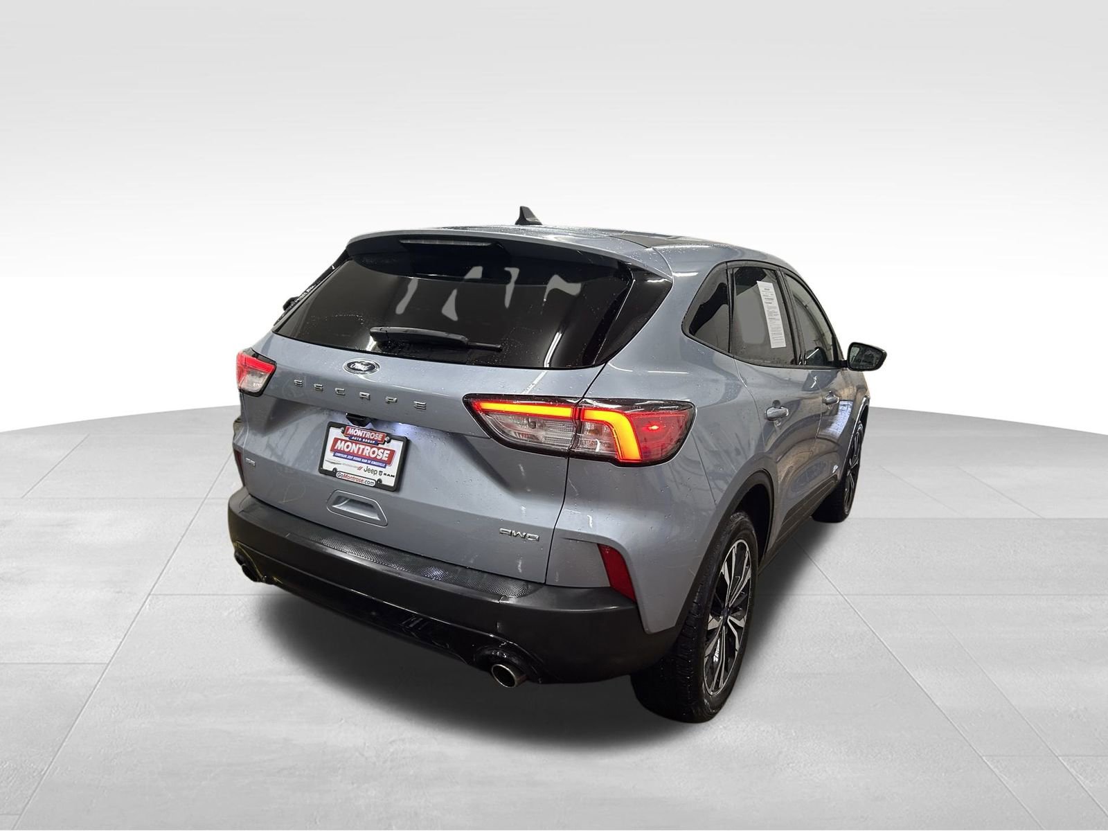 Used 2022 Ford Escape SE w/ SE Sport Appearance Package image 6