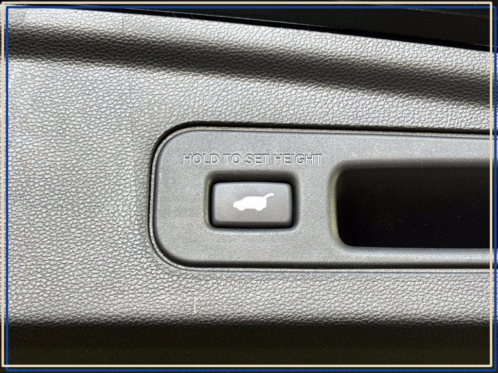 Used 2025 Acura MDX w/ Technology Package FWD image 34