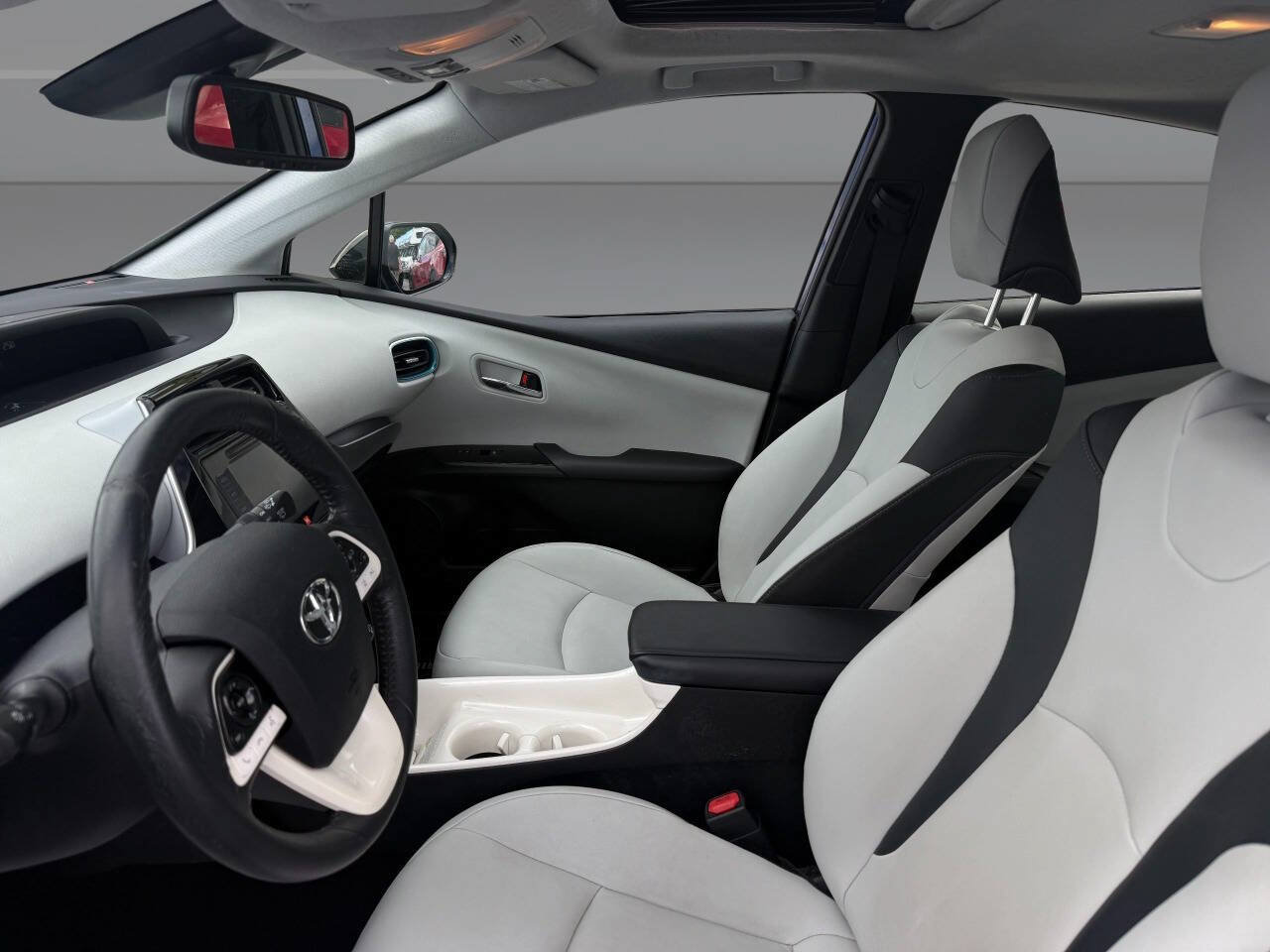 Used 2016 Toyota Prius Four w/ Advanced Technology Package FWD image 12