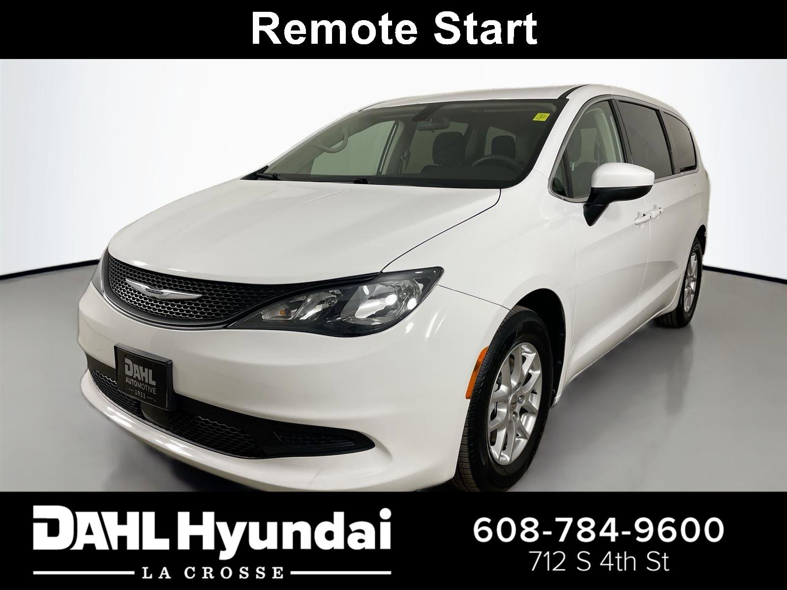 Used 2022 Chrysler Voyager LX image 1