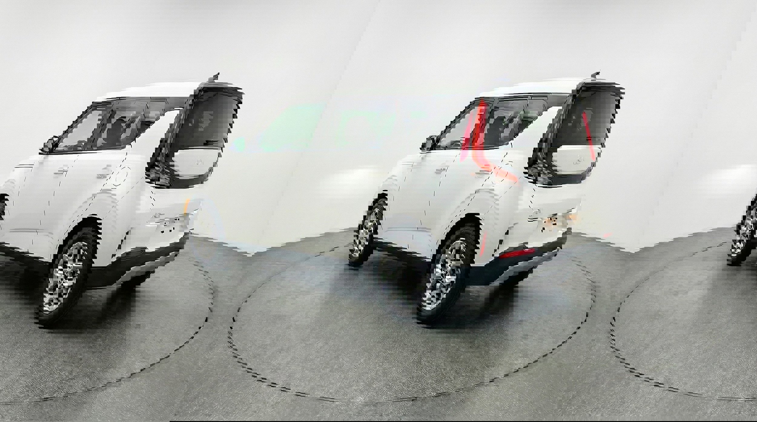 Used 2025 Kia Soul LX w/ LX Technology Package image 5