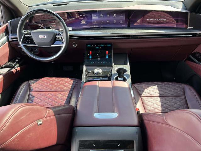 Used 2025 Cadillac Escalade ESV Sport w/ LPO, ONYX Package AWD/4WD image 17