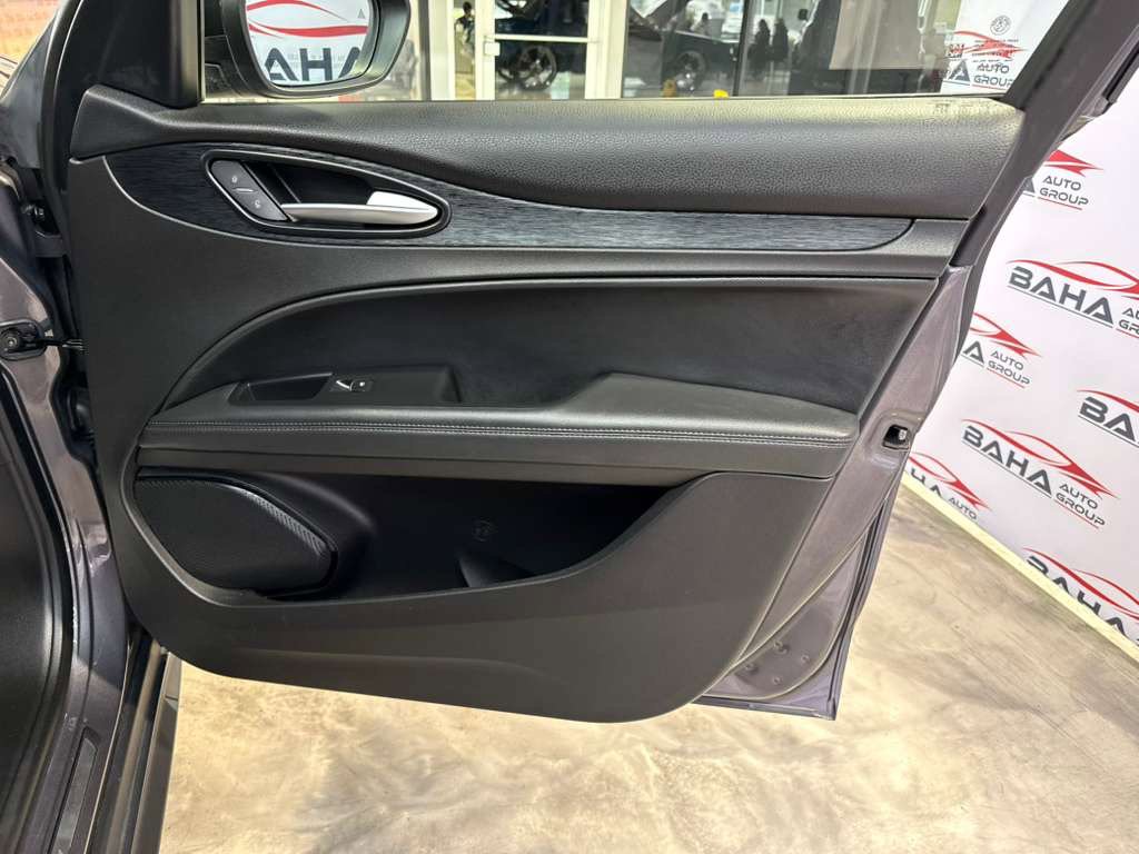 Used 2024 Alfa Romeo Stelvio Sprint RWD image 59