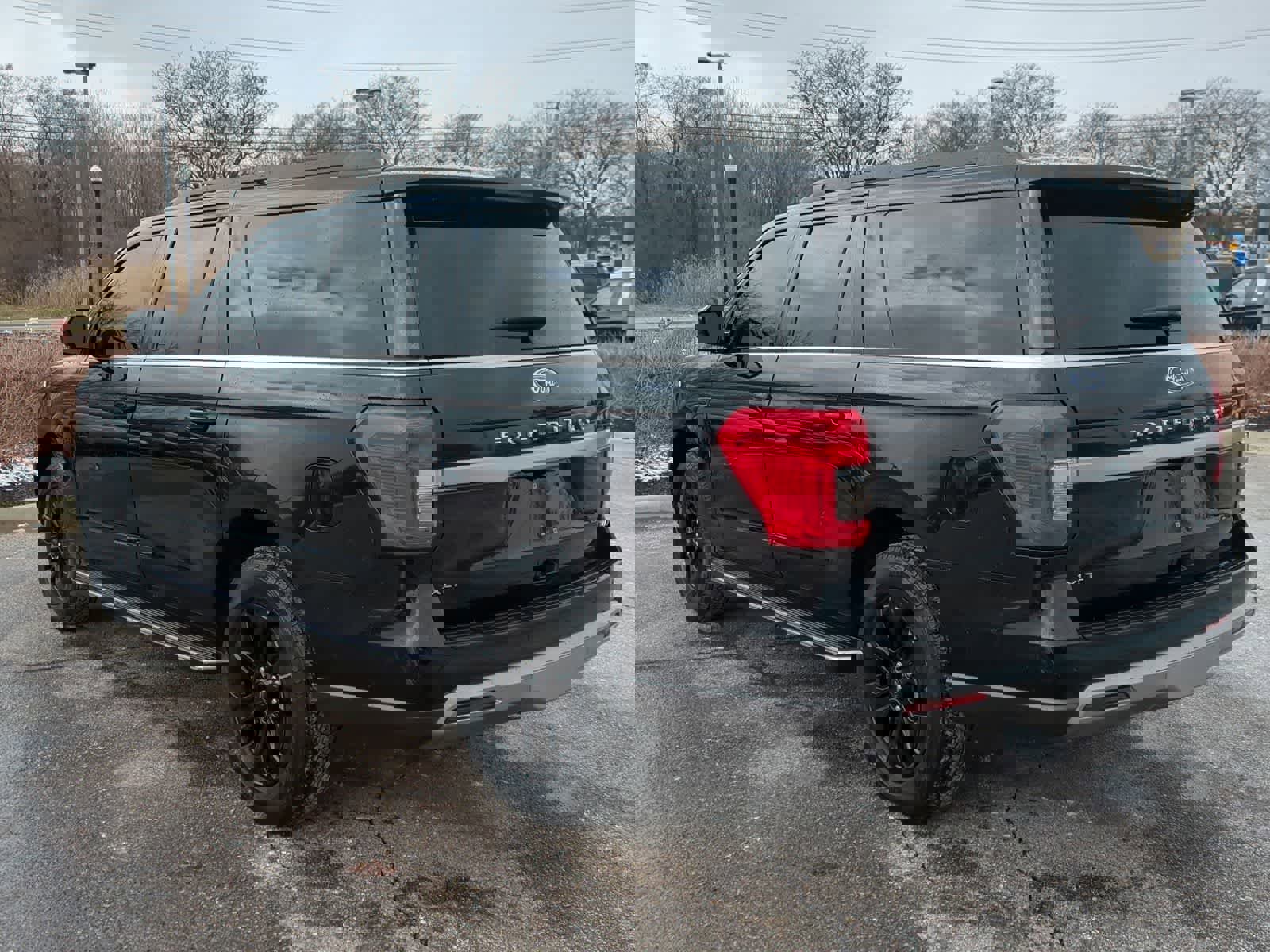 Used 2023 Ford Expedition Max XLT image 6