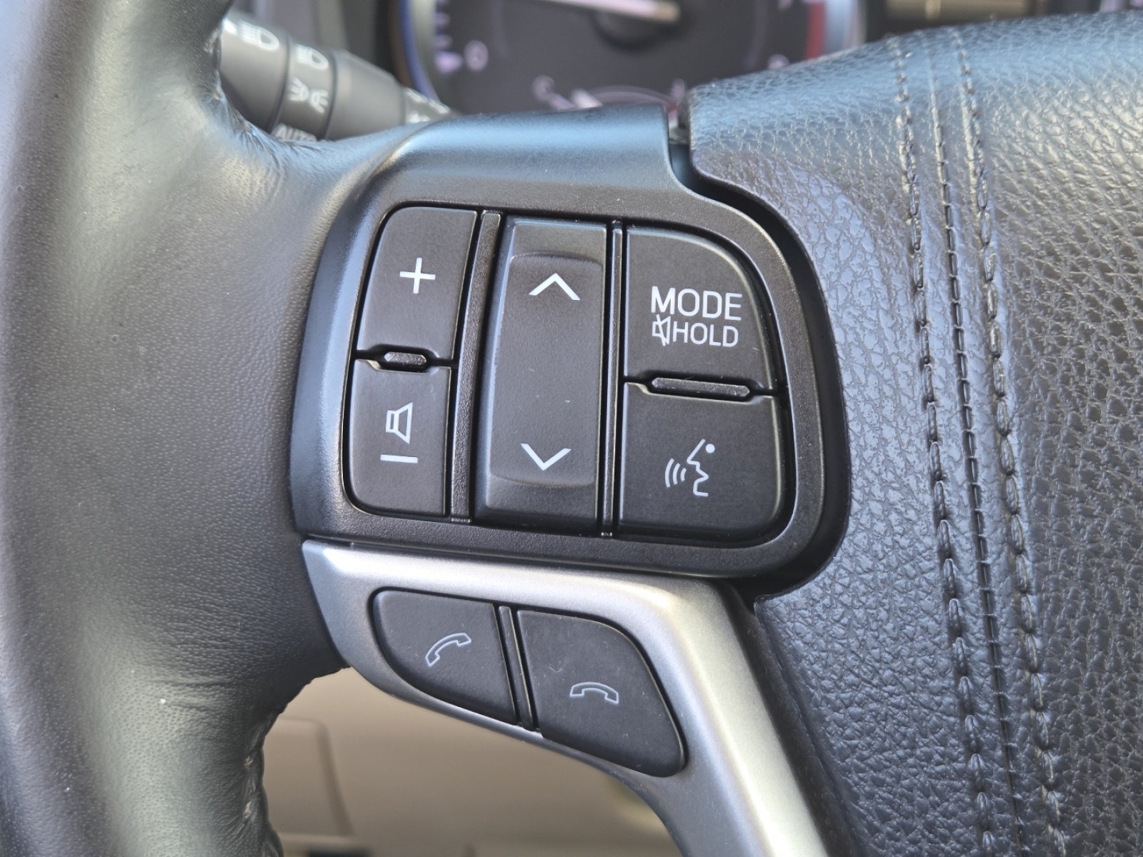 Used 2019 Toyota Highlander XLE AWD/4WD image 34