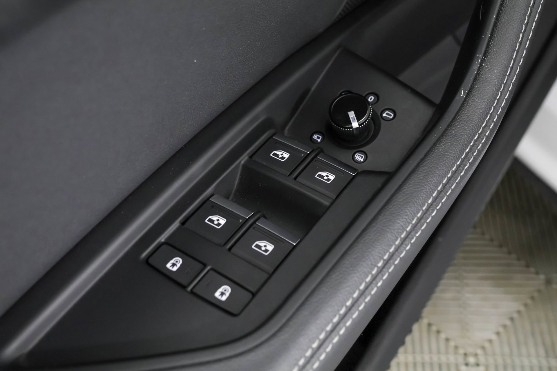 Used 2021 Audi e-tron Premium AWD/4WD image 36
