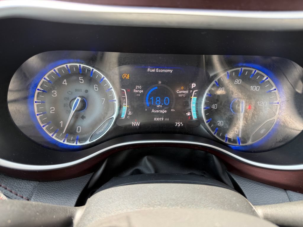 Used 2017 Chrysler Pacifica Limited FWD image 21