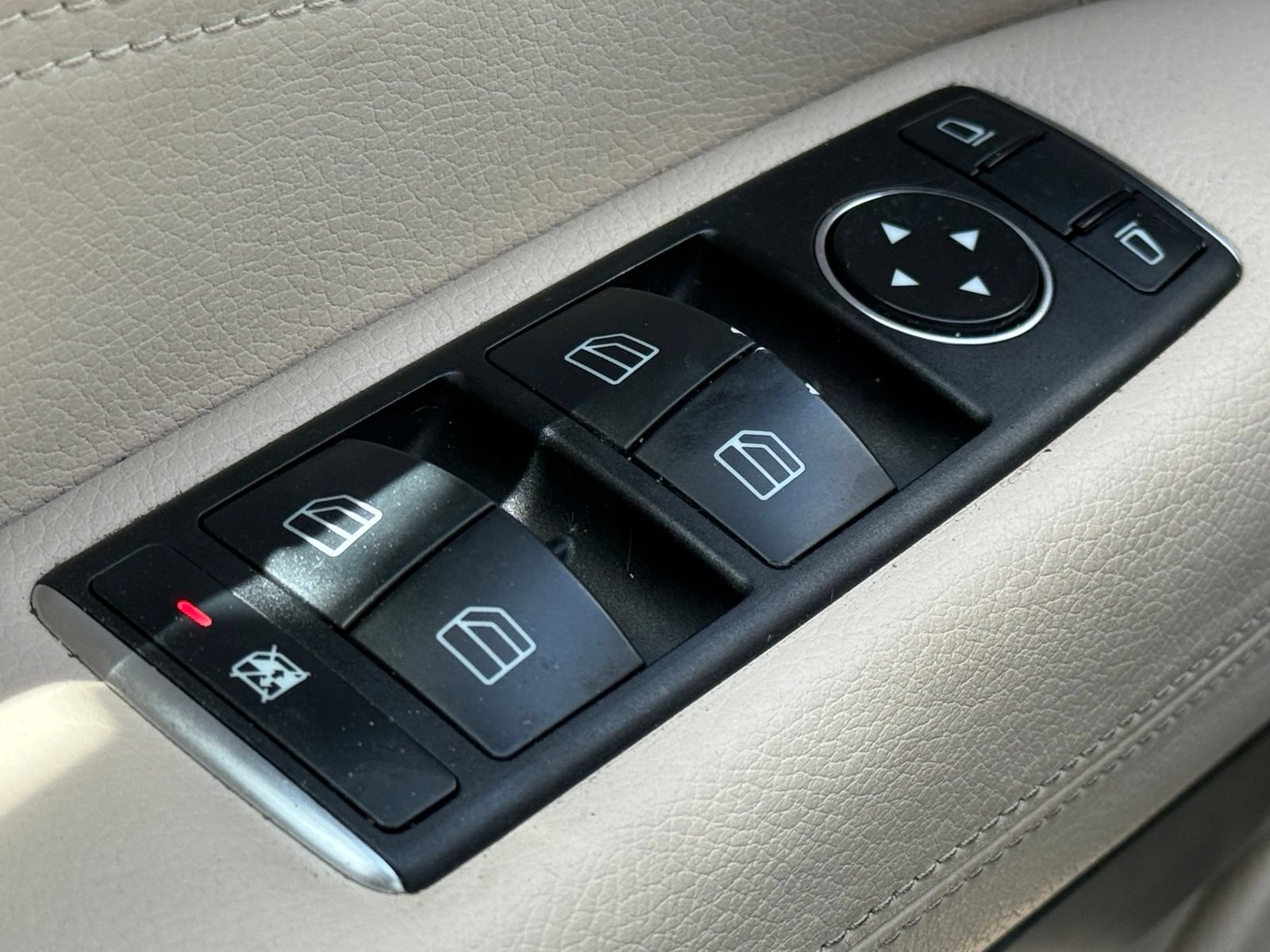 Used 2014 Mercedes-Benz E 550 Cabriolet image 32