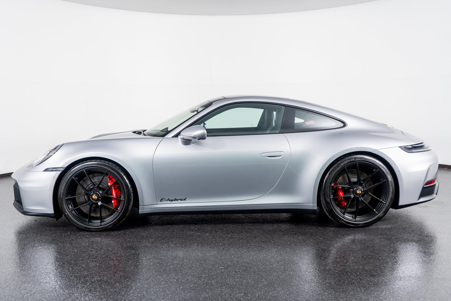 Used 2025 Porsche 911 Carrera GTS image 16