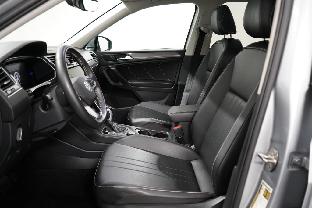 Used 2023 Volkswagen Tiguan SE w/ Panoramic Sunroof Package AWD/4WD image 11