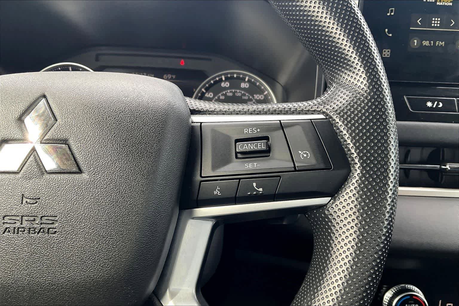 Used 2025 Mitsubishi Outlander ES image 25
