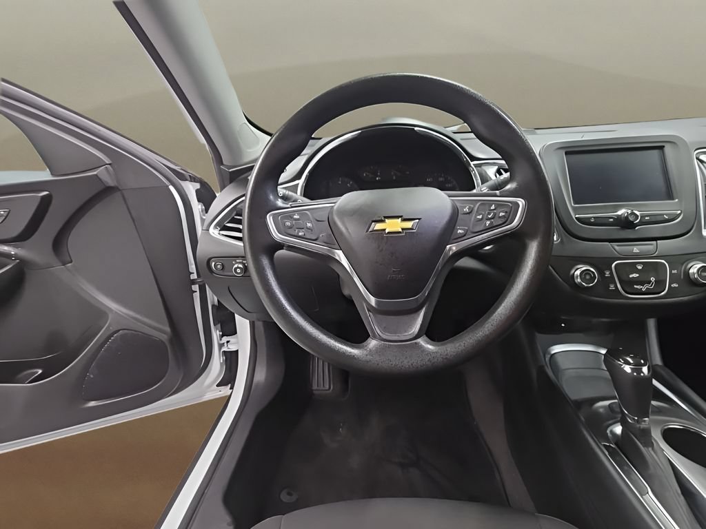 Used 2018 Chevrolet Malibu LT FWD image 28