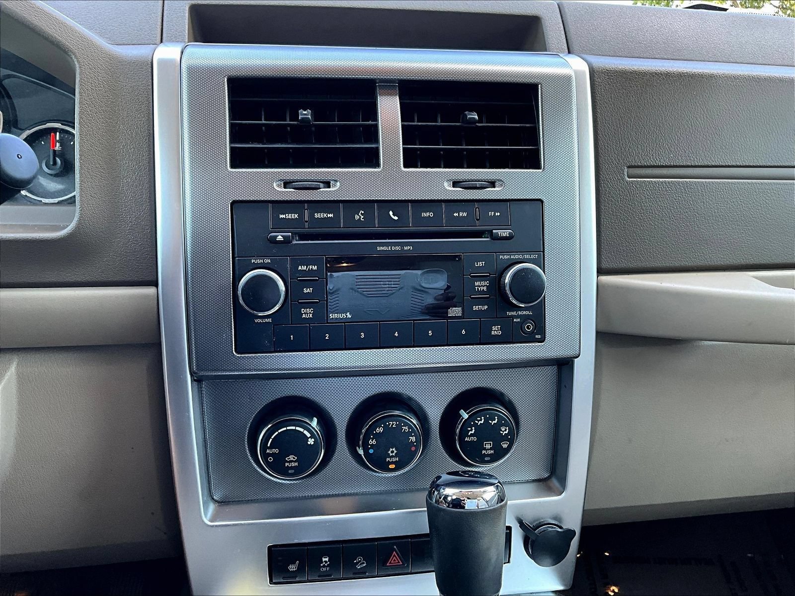 Used 2010 Jeep Liberty Limited w/ Comfort/Convenience Group AWD/4WD image 17