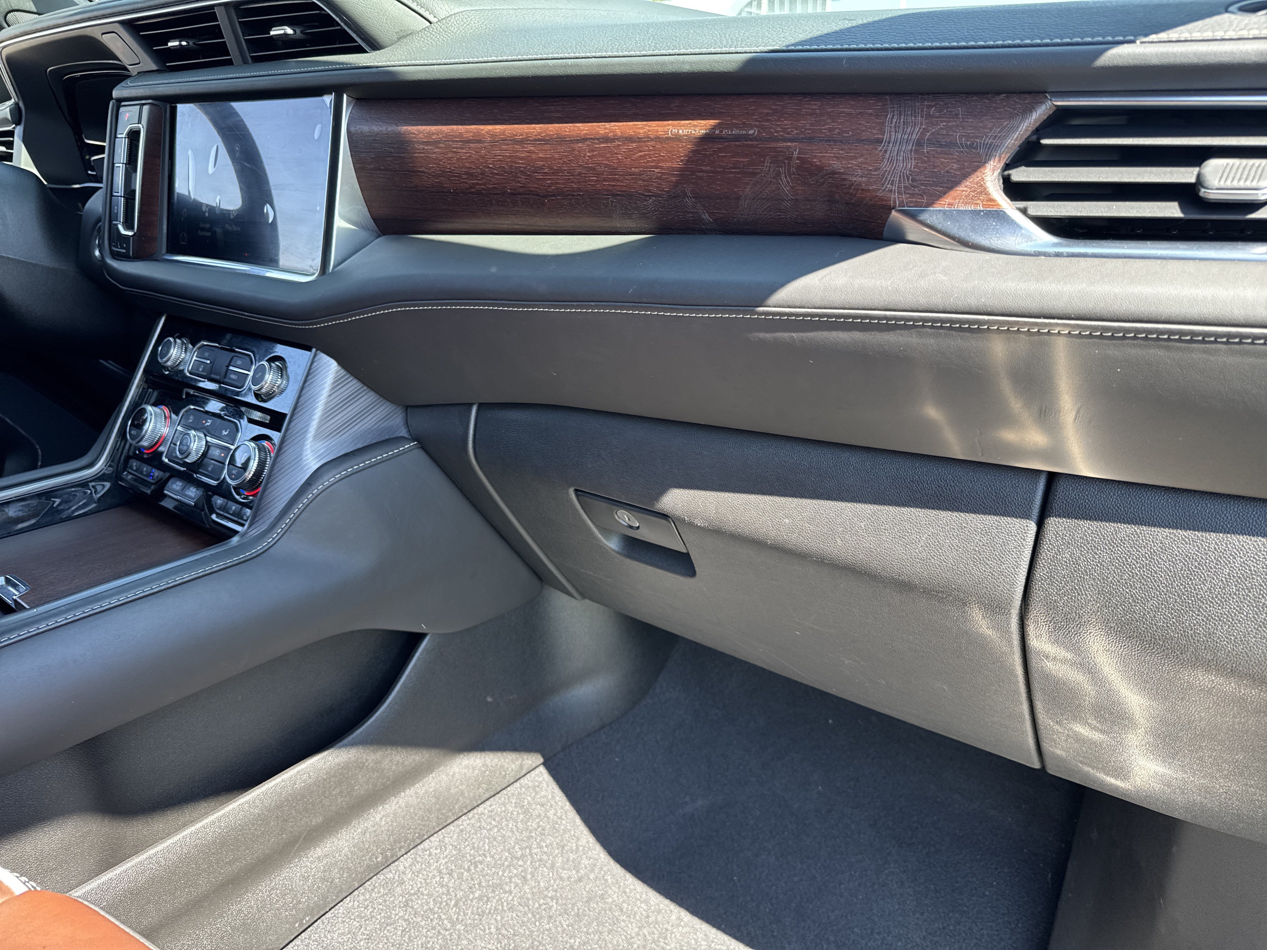 Used 2023 GMC Yukon Denali Ultimate AWD/4WD image 22
