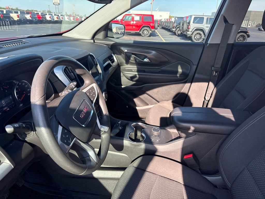 Used 2024 GMC Terrain SLE w/ Driver Convenience Package FWD image 12