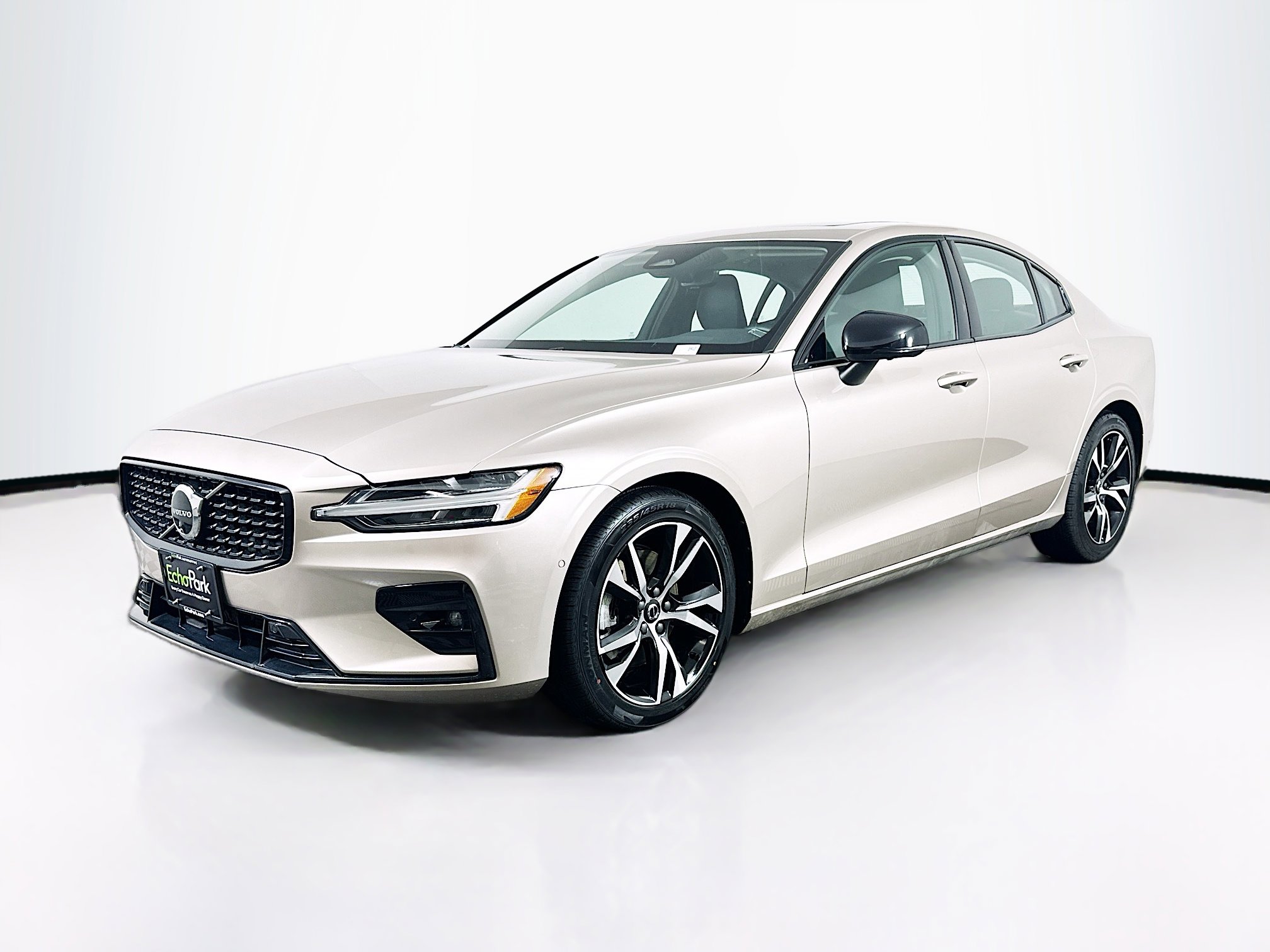 Used 2024 Volvo S60 B5 Plus image 3