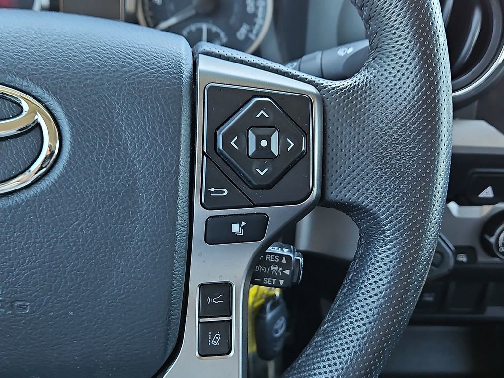 Used 2020 Toyota Tacoma SR5 w/ SR5 Appearance Package (SM) RWD image 20