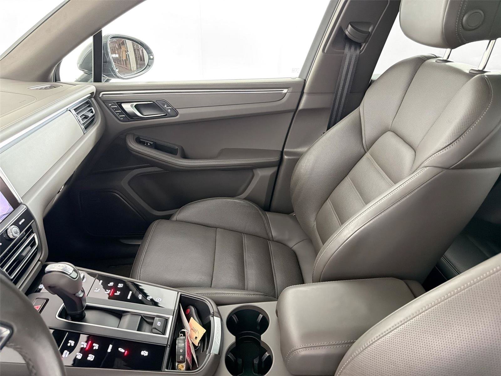Certified 2023 Porsche Macan S AWD/4WD image 30