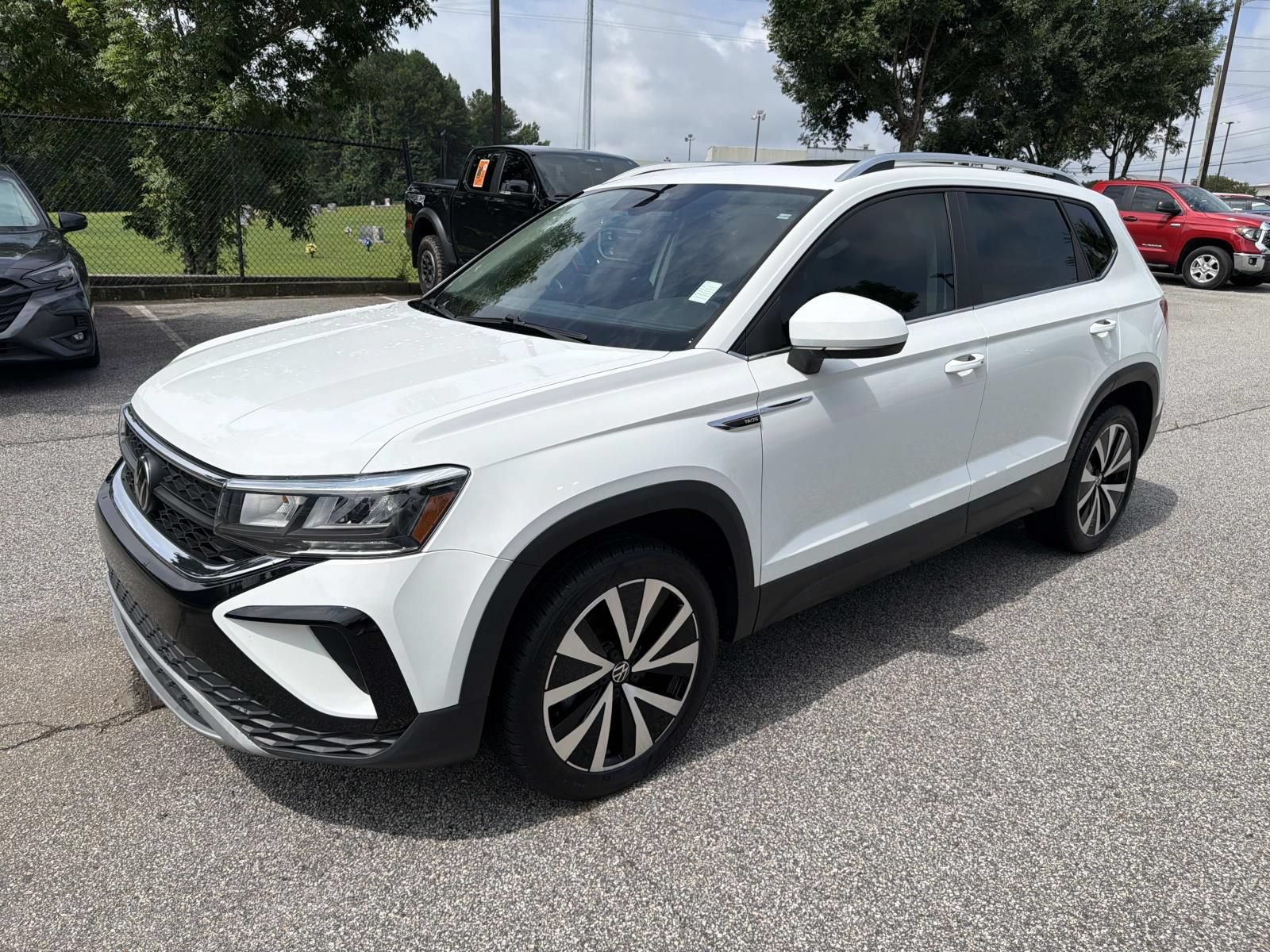 Used 2023 Volkswagen Taos SE FWD image 3