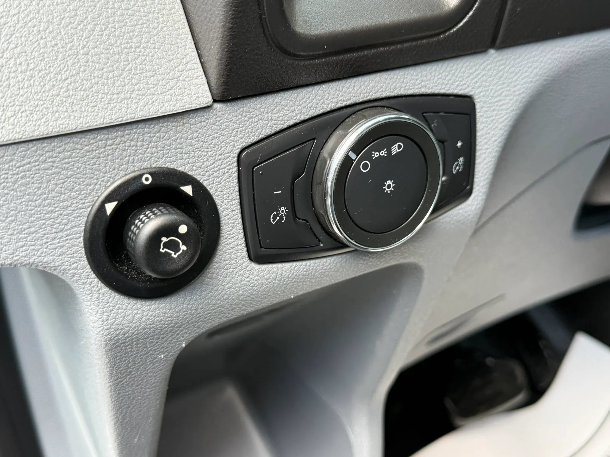 Used 2019 Ford Transit 250 148 Low Roof RWD image 19