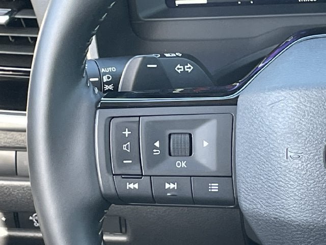 Used 2026 Nissan Rogue SL FWD image 13