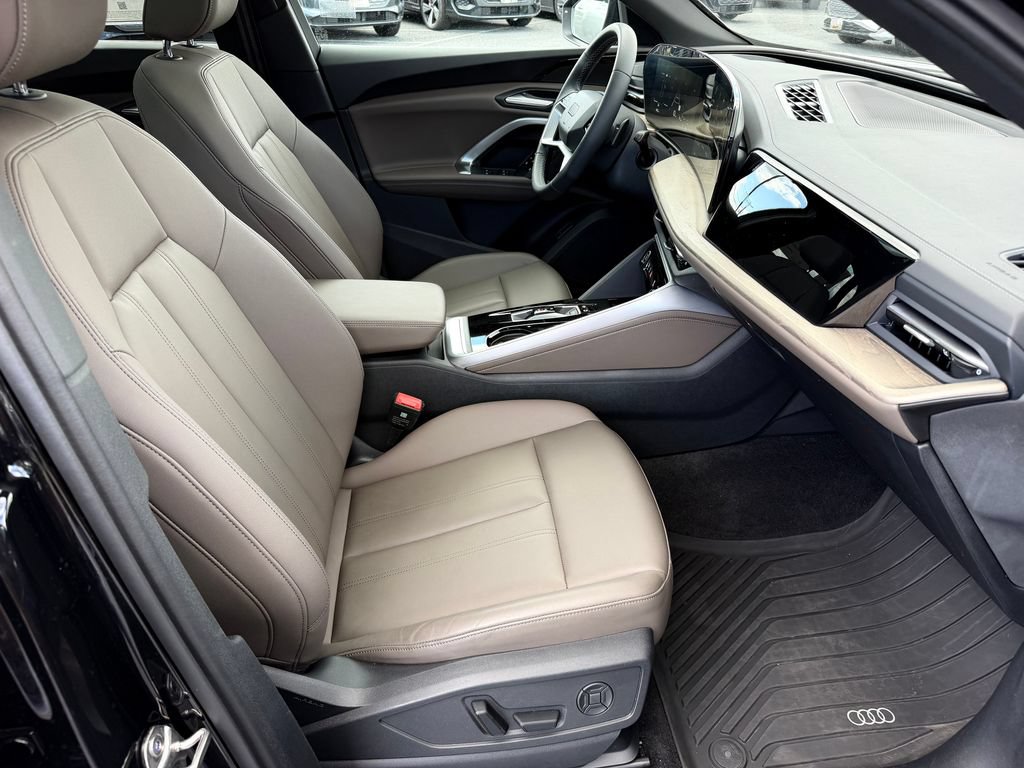 Certified 2025 Audi Q5 Premium w/ Convenience Package AWD/4WD image 14