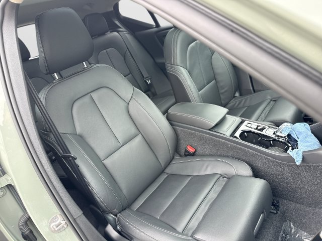 Certified 2025 Volvo XC40 B5 Ultra AWD/4WD image 30
