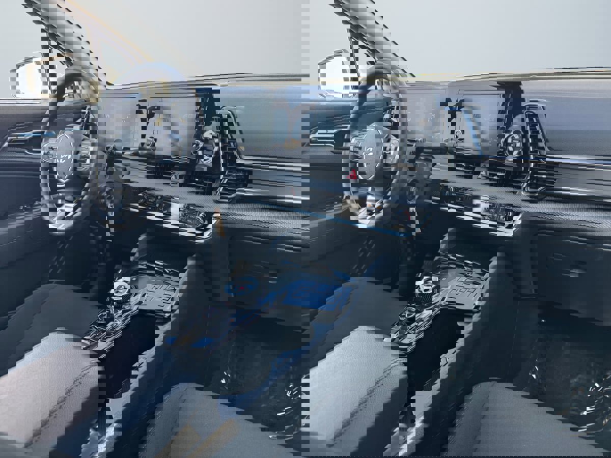 Used 2024 Kia Sportage LX image 14