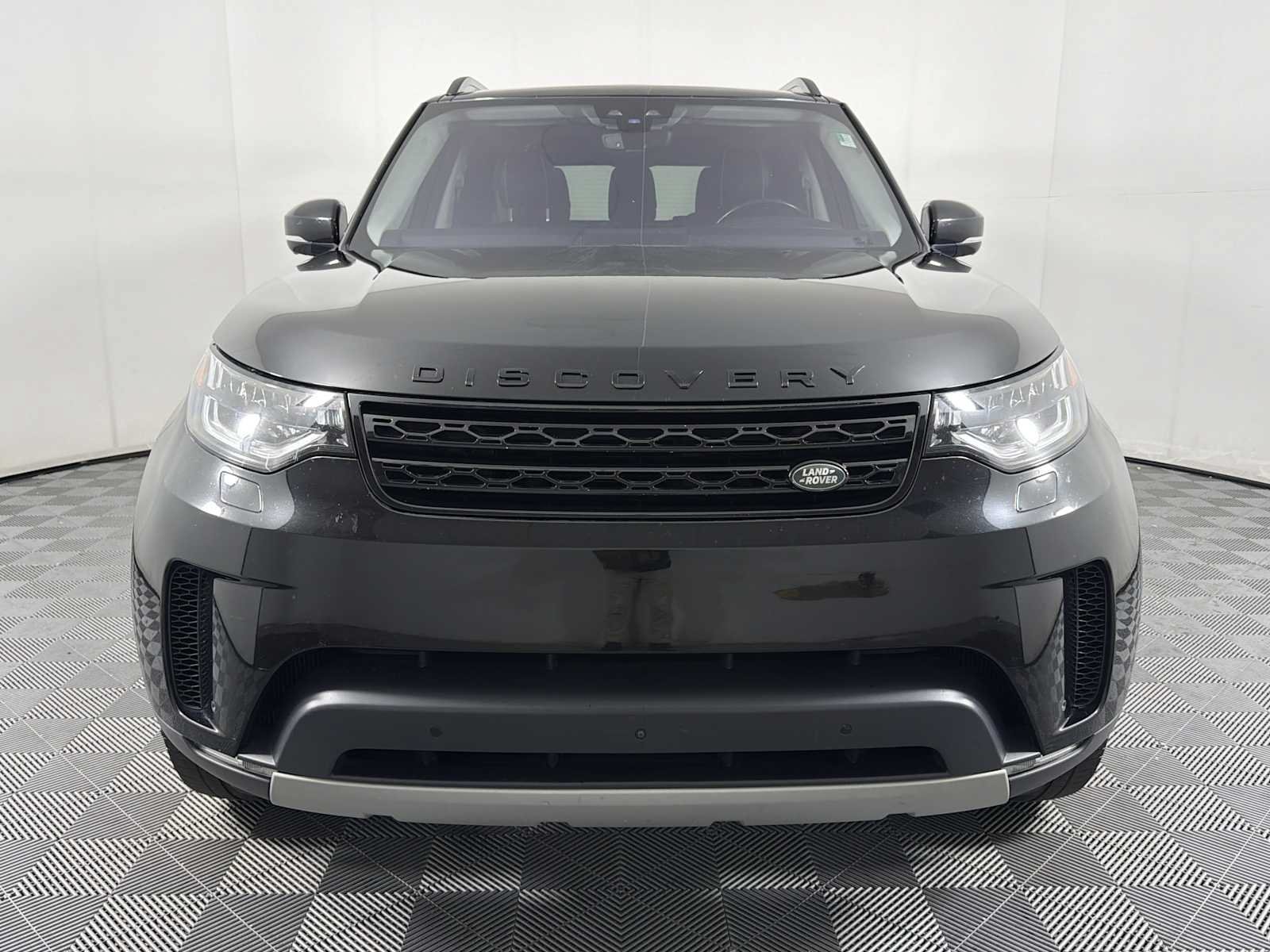 Used 2017 Land Rover Discovery HSE AWD/4WD image 2